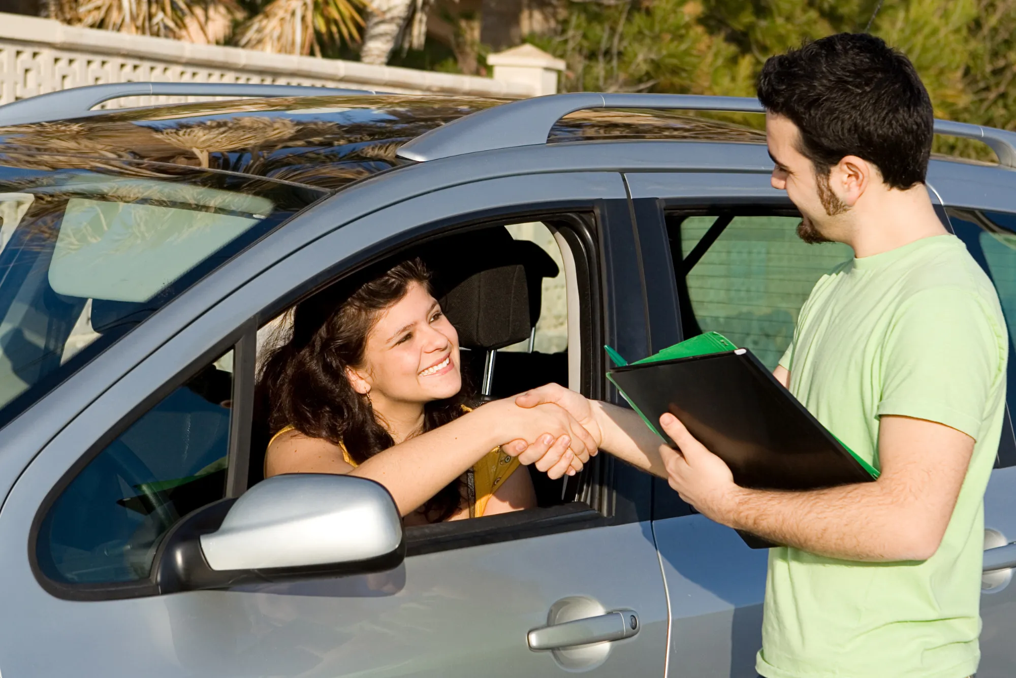 DRIVING SAFELY IN DUBAI ESSENTIAL TIPS FOR CAR RENTAL USERS (3)