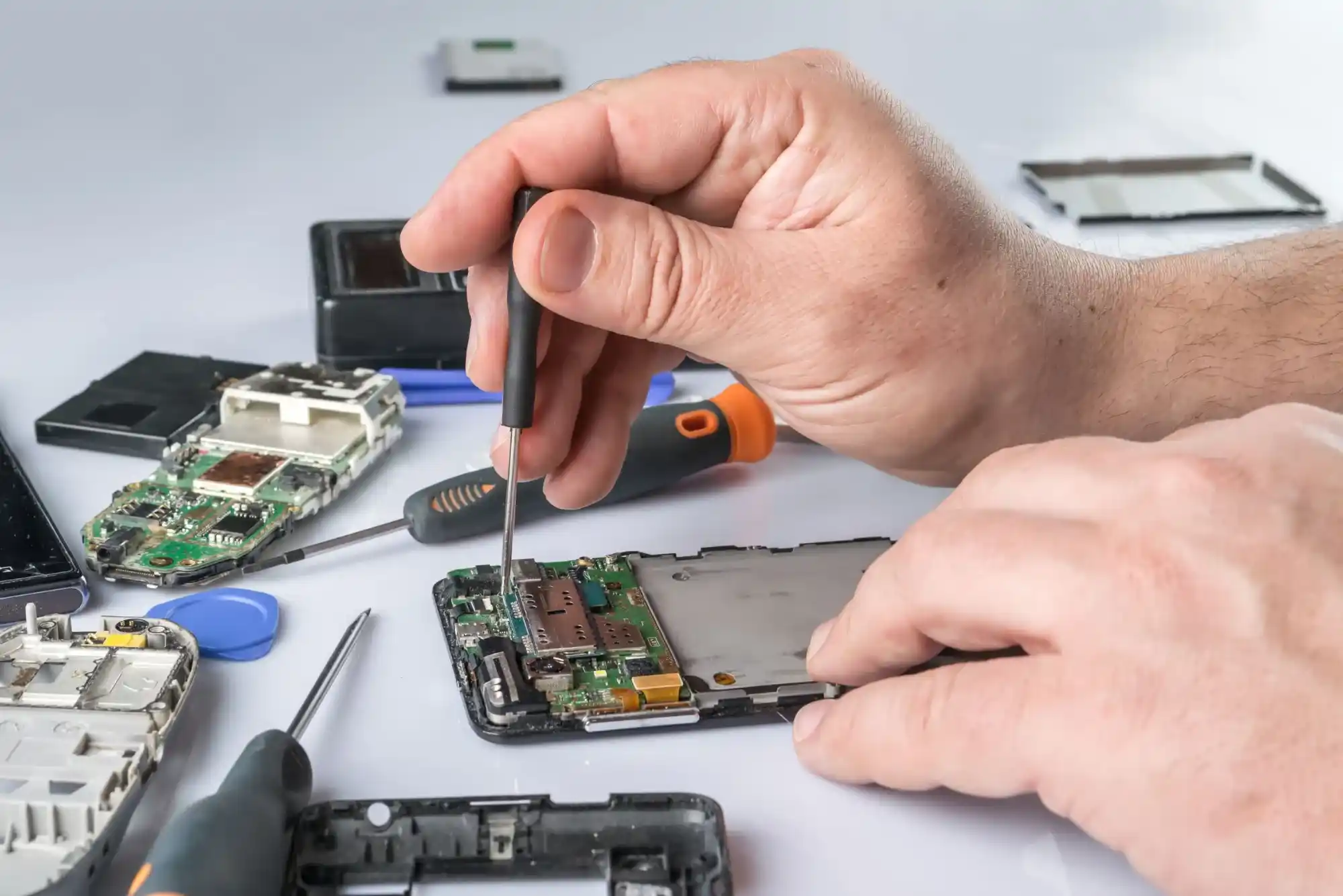 Comprehensive Mobile Phone Repair Services in Dubai Restoring Connectivity with Precision