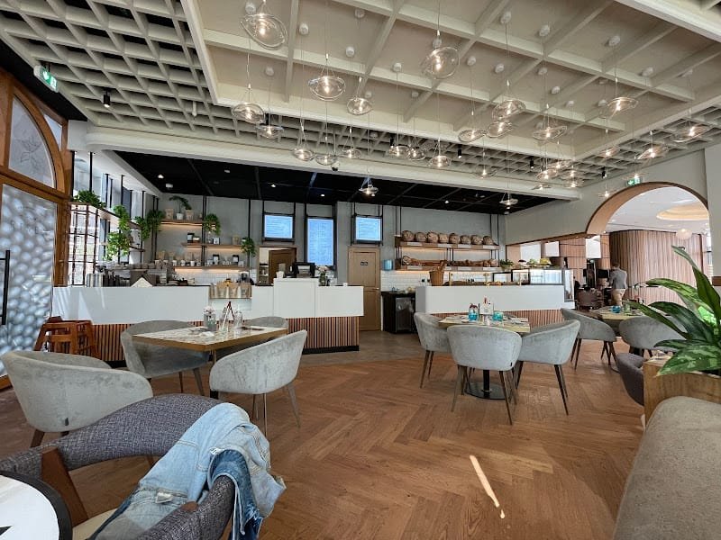 Risen Café and Artisanal Bakery, Dubai Marina