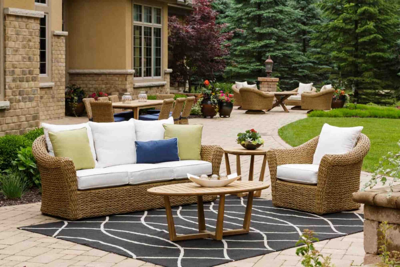 The Best Outdoor Furniture for UAE’s Hot Climate