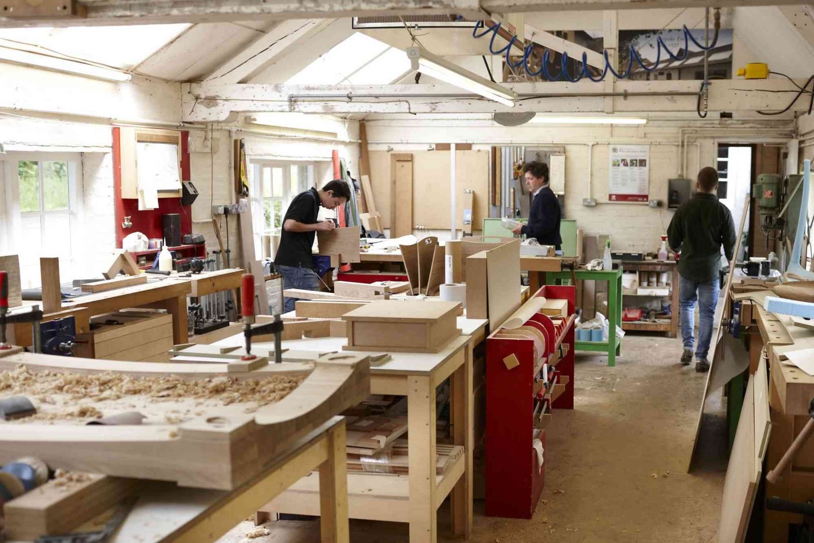 Handmade Furniture vs. Factory-Made – Which One to Choose?