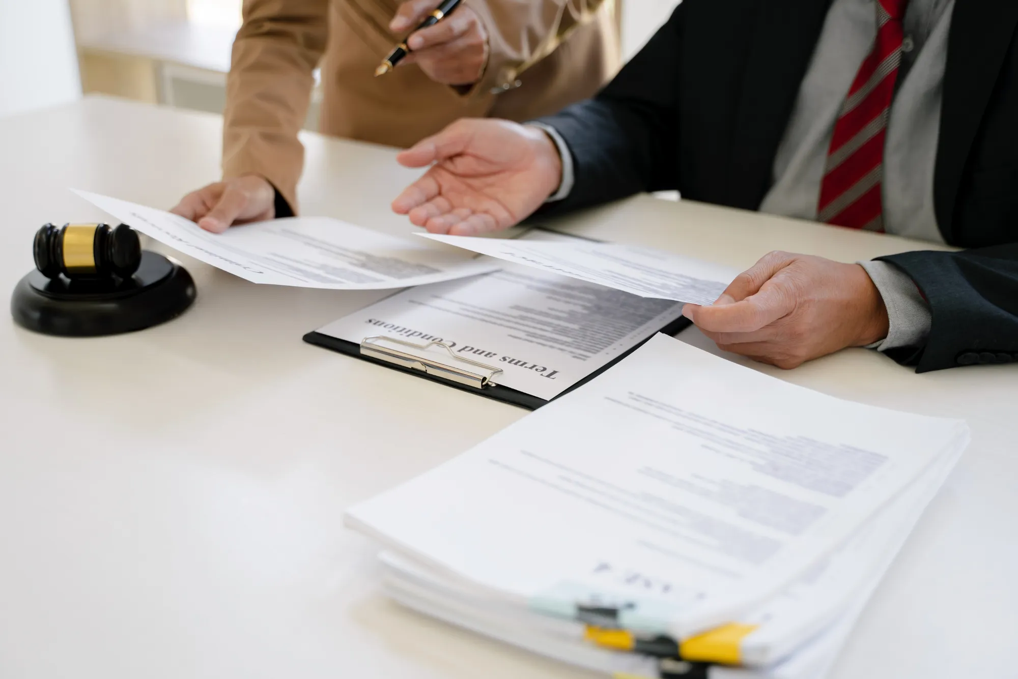 Common Legal Issues in Dubai Property & Lawyers’ Solutions