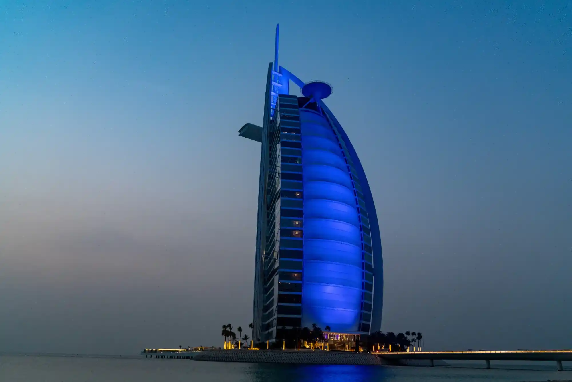 Exploring Dubai's Iconic Landmarks in Style