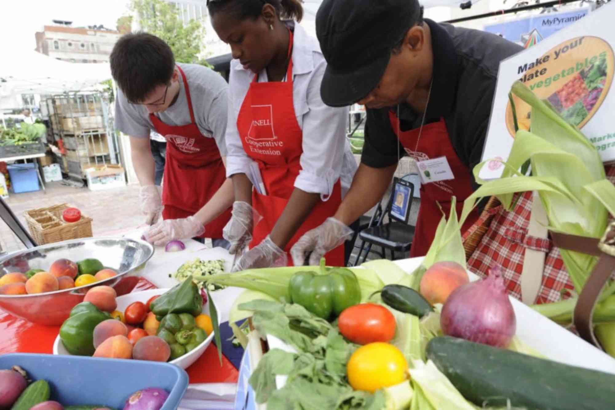 Community Nutrition Program Partners With Local Farmers Markets