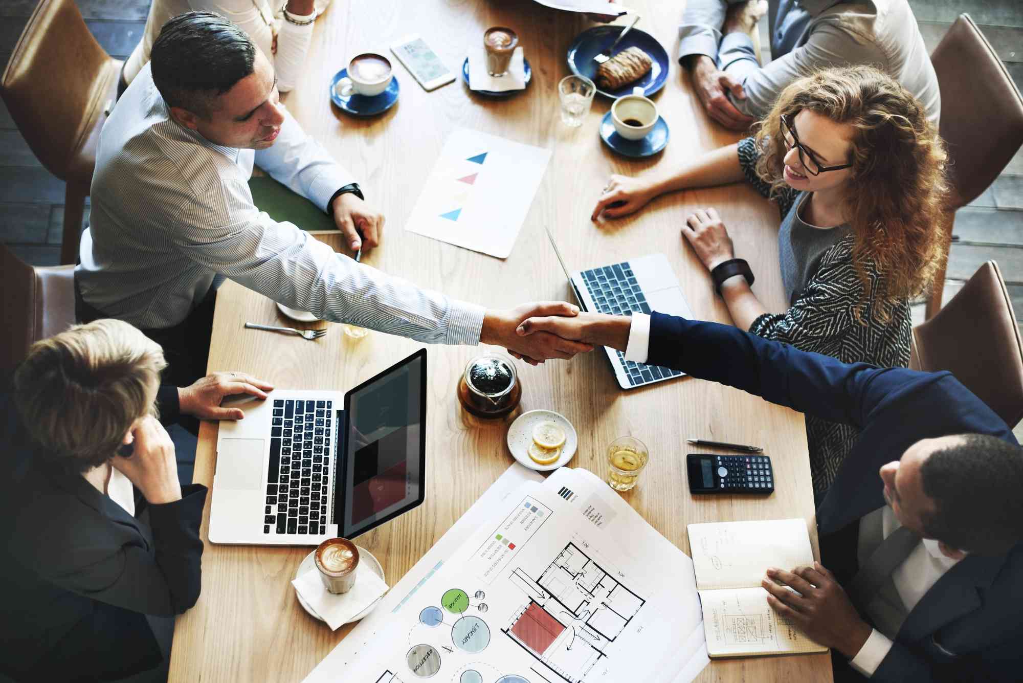 Live Commerce Summit Schedules Panels with Top Creator-Brand Partnerships