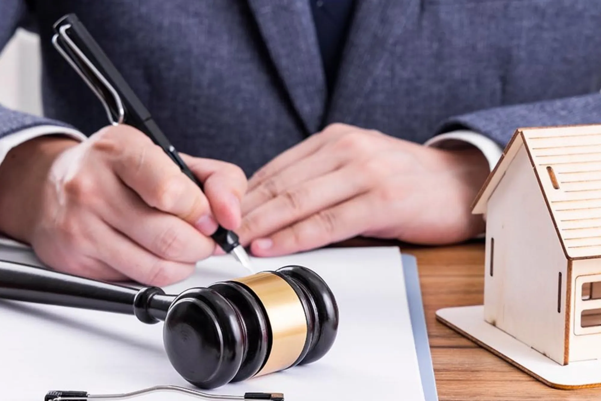 Do Dubai Lawyers Handle Property Disputes Between Buyers and Sellers?